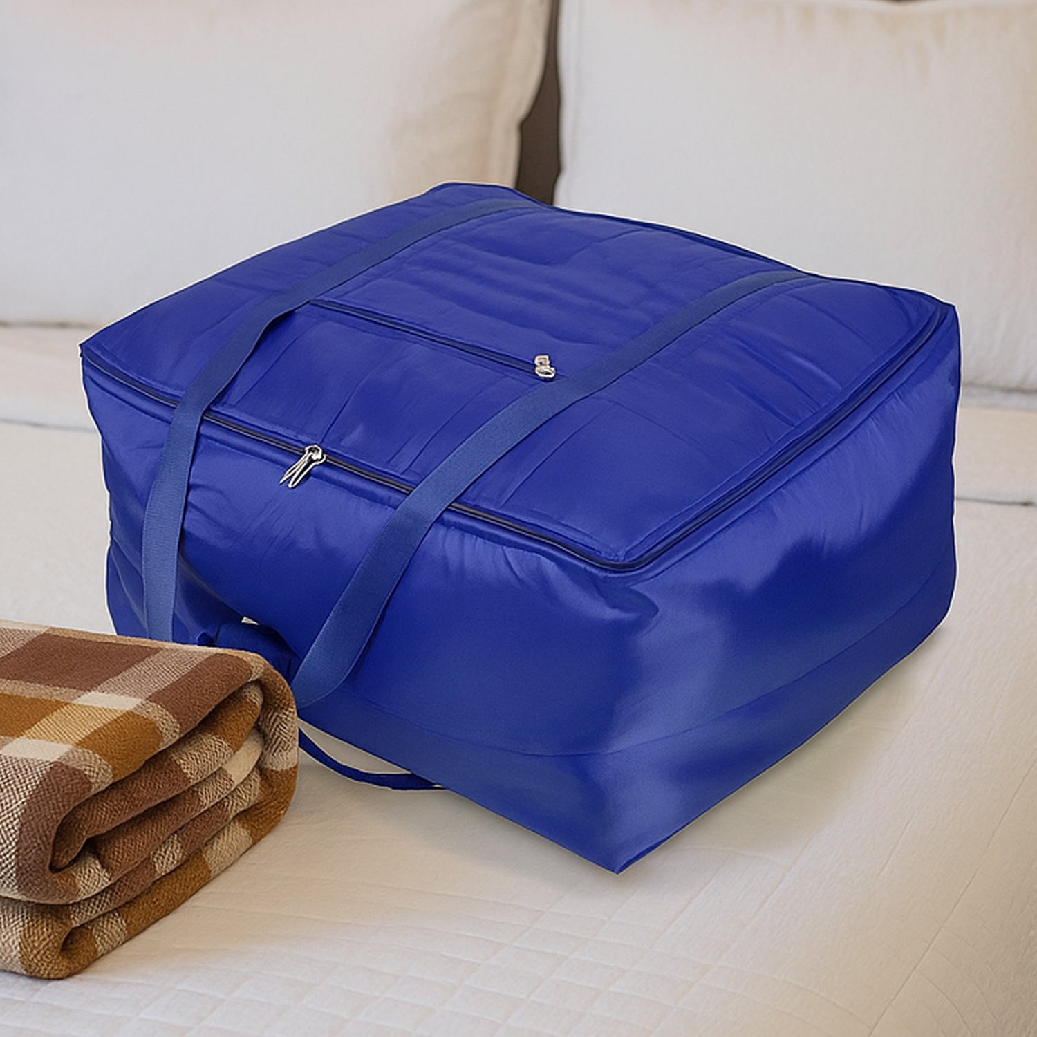 Blanket storage bag in durable fabric for organizing bedding and clothes