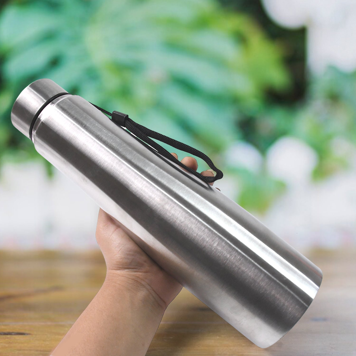 HydraVault durable steel water bottle with vacuum insulation technology