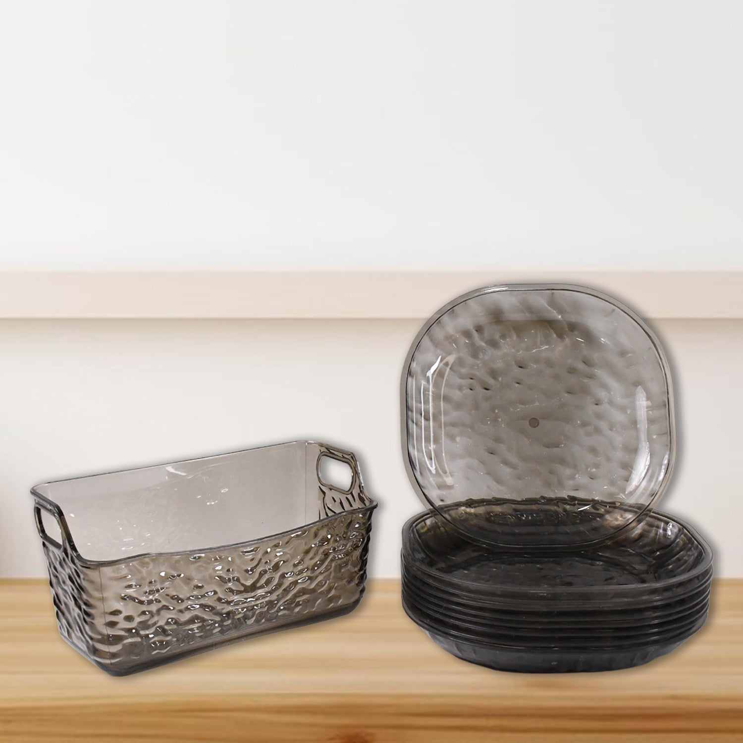 Tray set featuring reusable lightweight plastic dinner plates