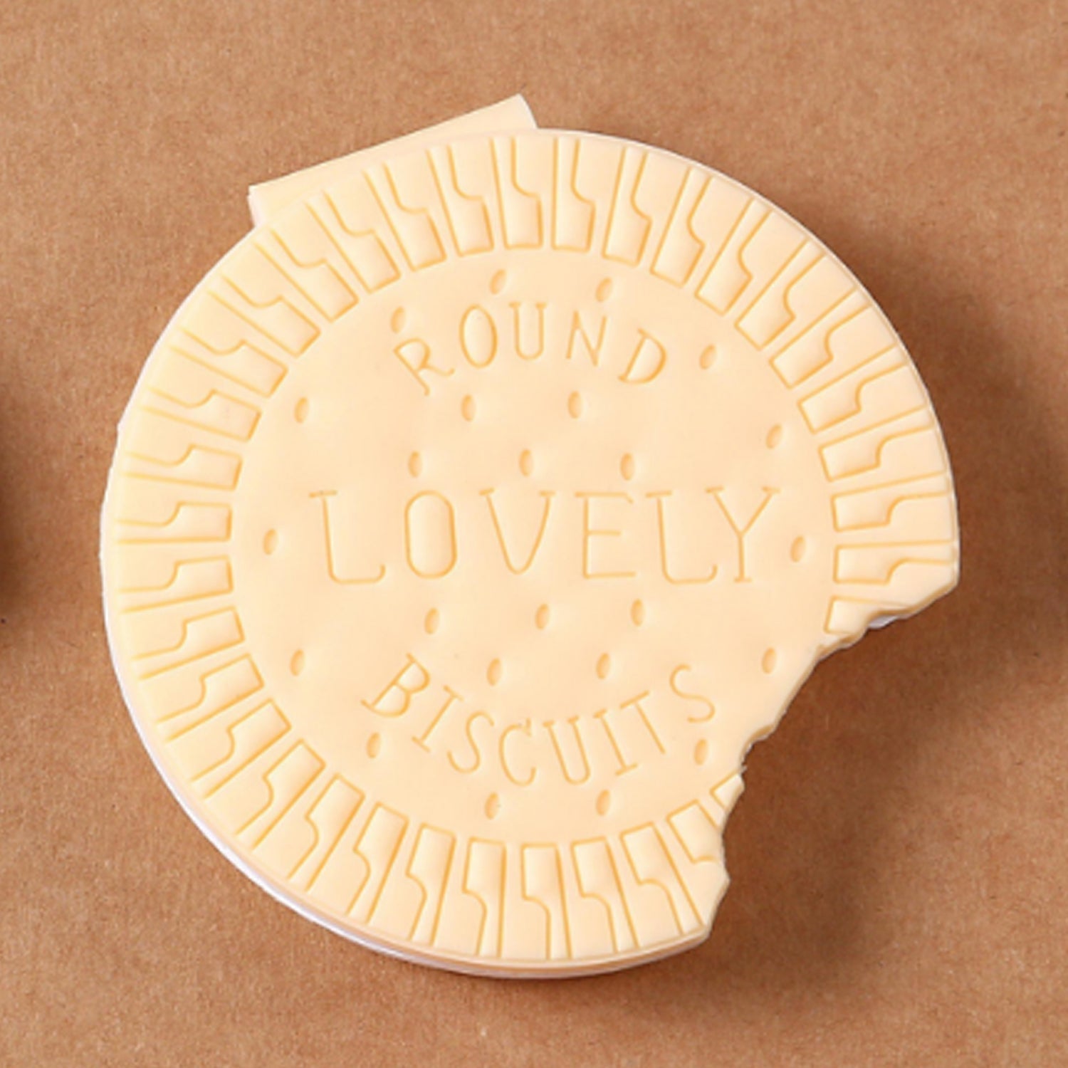 A round, light brown biscuit notebook with a realistic texture, featuring the Papezo logo.