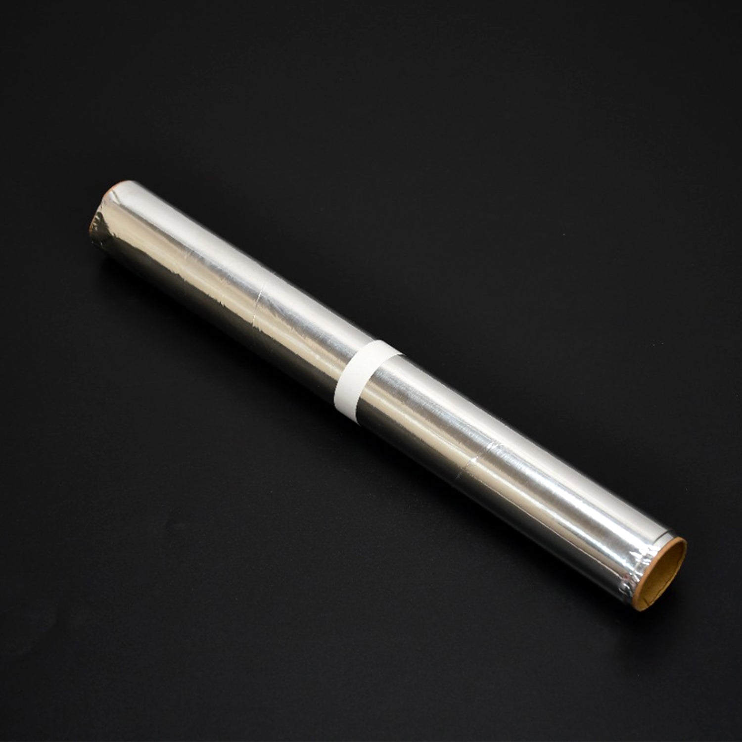 Heavy duty non-stick aluminum foil roll for baking and grilling.