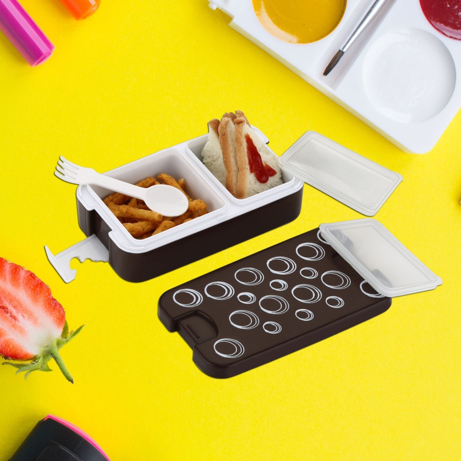 Sleek and compact design of the modern rectangular lunch box, easy to carry.