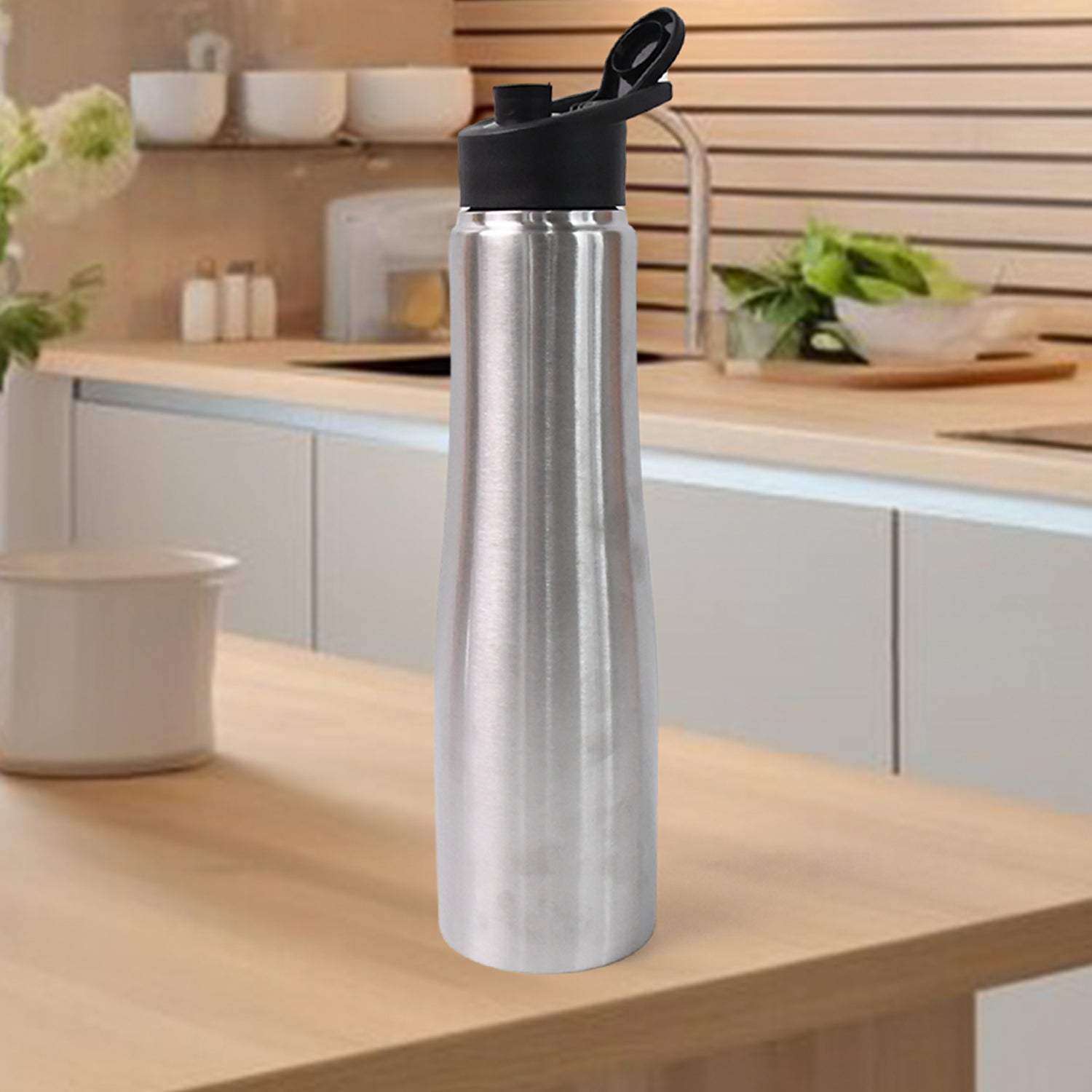 Close-up of vacuum insulation feature on stainless steel water bottle
