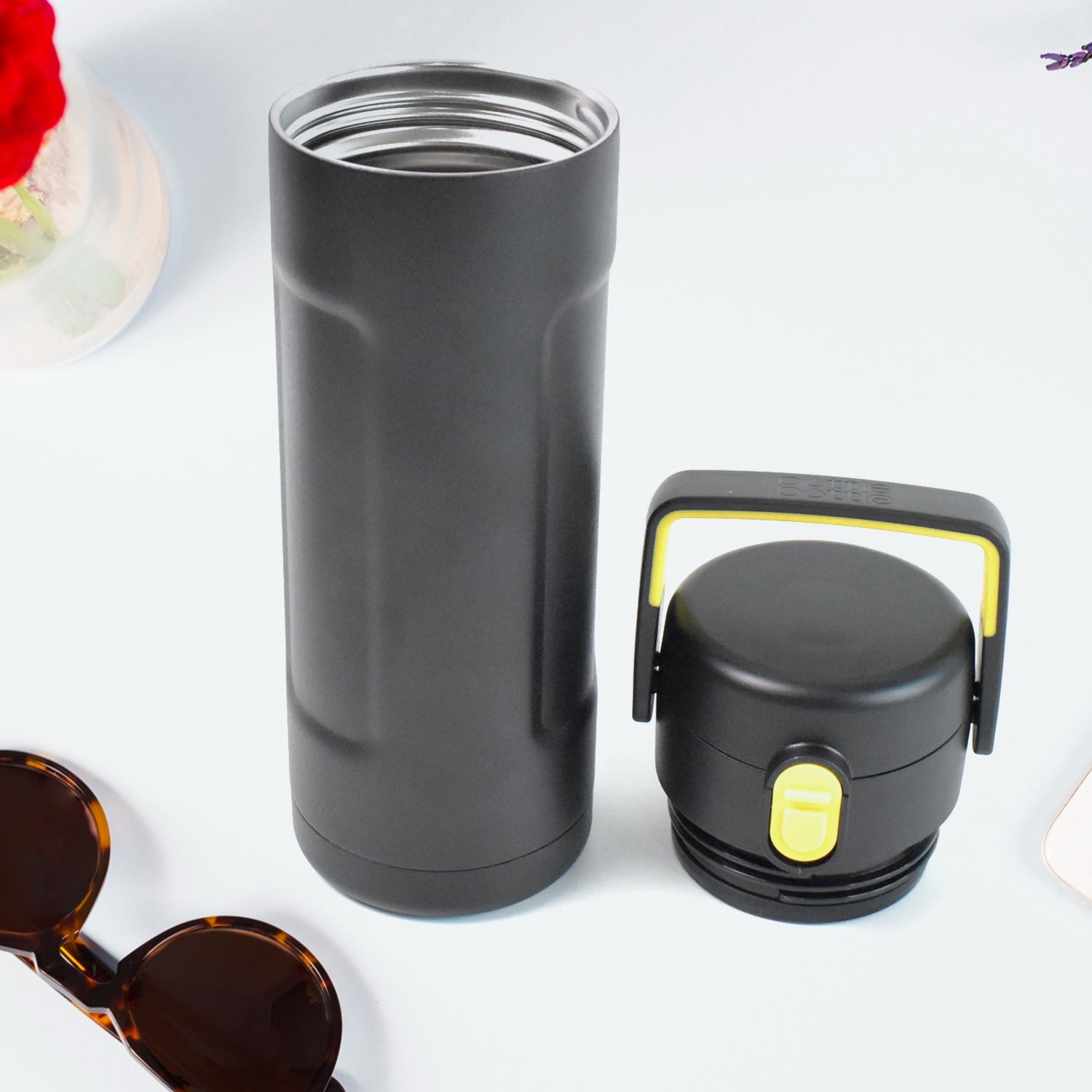FreezeGuard technology protecting cold beverages in insulated water bottle