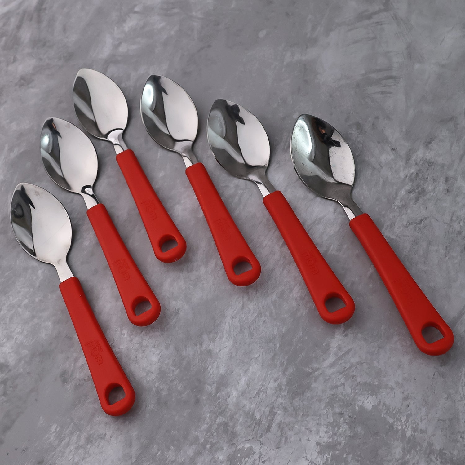 Comfortable plastic handle on baby feeding spoon for toddlers