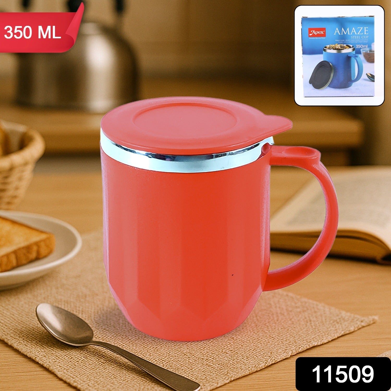 Ergonomic handle of the insulated mug, ideal for comfortable grip.