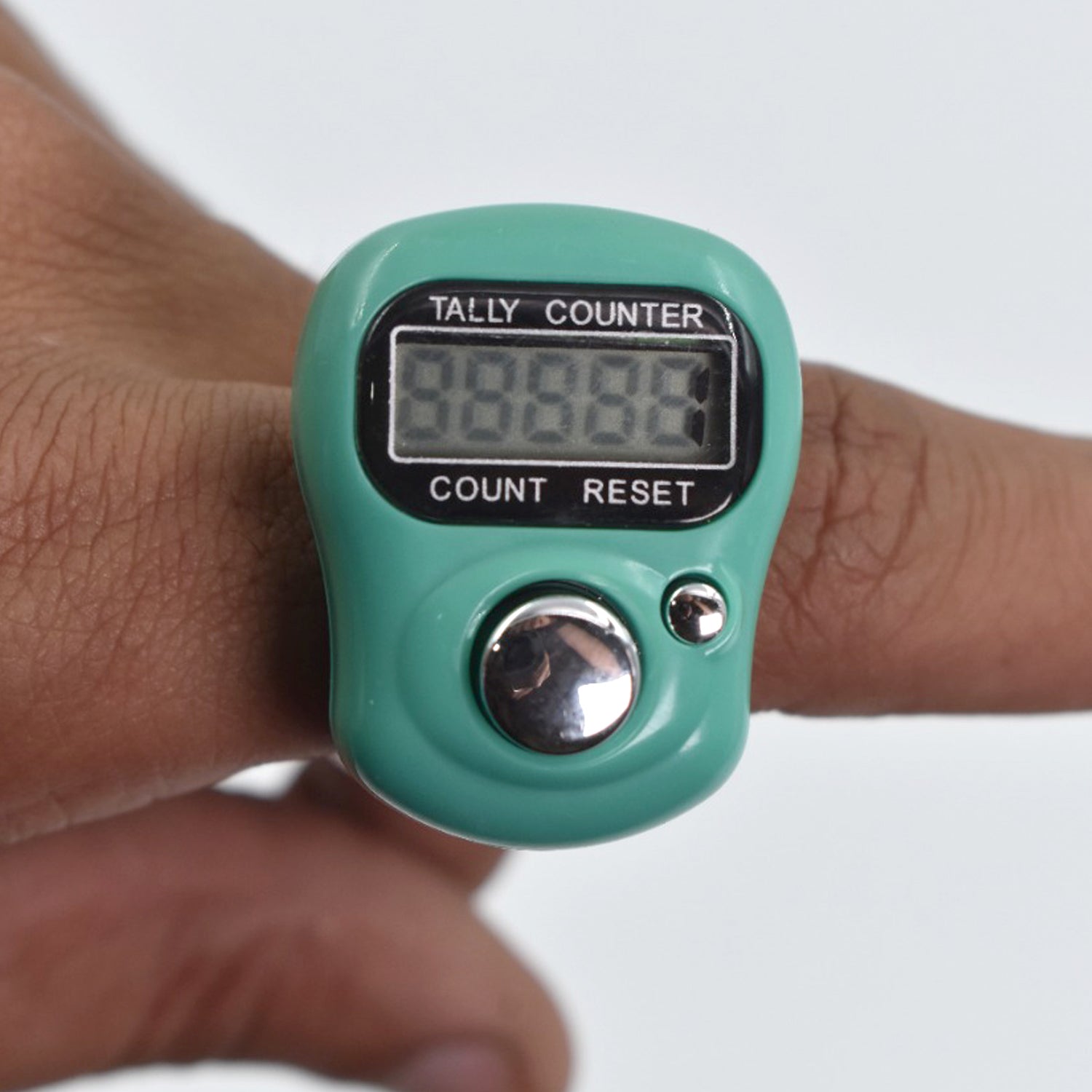 Clear LCD display on the electronic tally counter showing a count of zero.