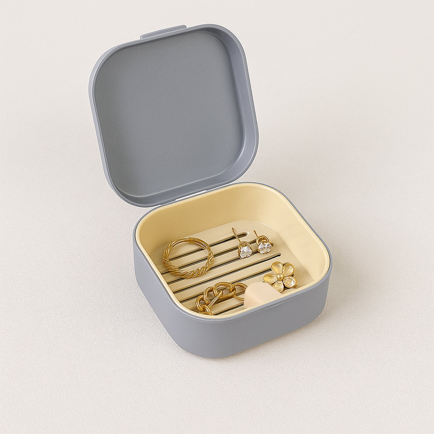 Oblivion Teeth Storage Box With Lid And Inner Tray (1 Pc)