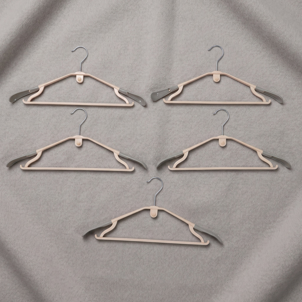 Durable Plastic Clothes Hangers Set (5 Pc Set)