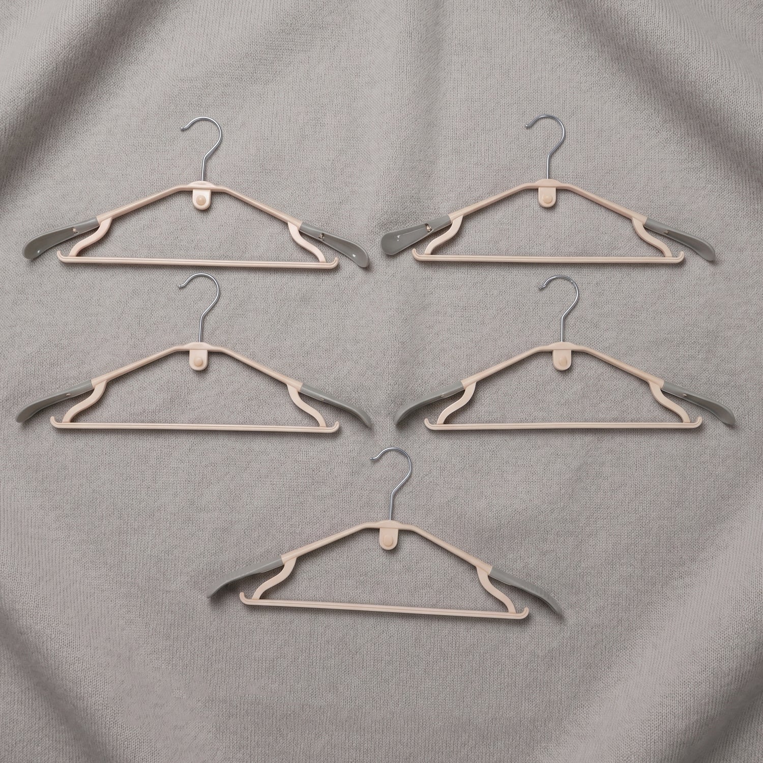 Durable Plastic Clothes Hangers Set (5 Pc Set)