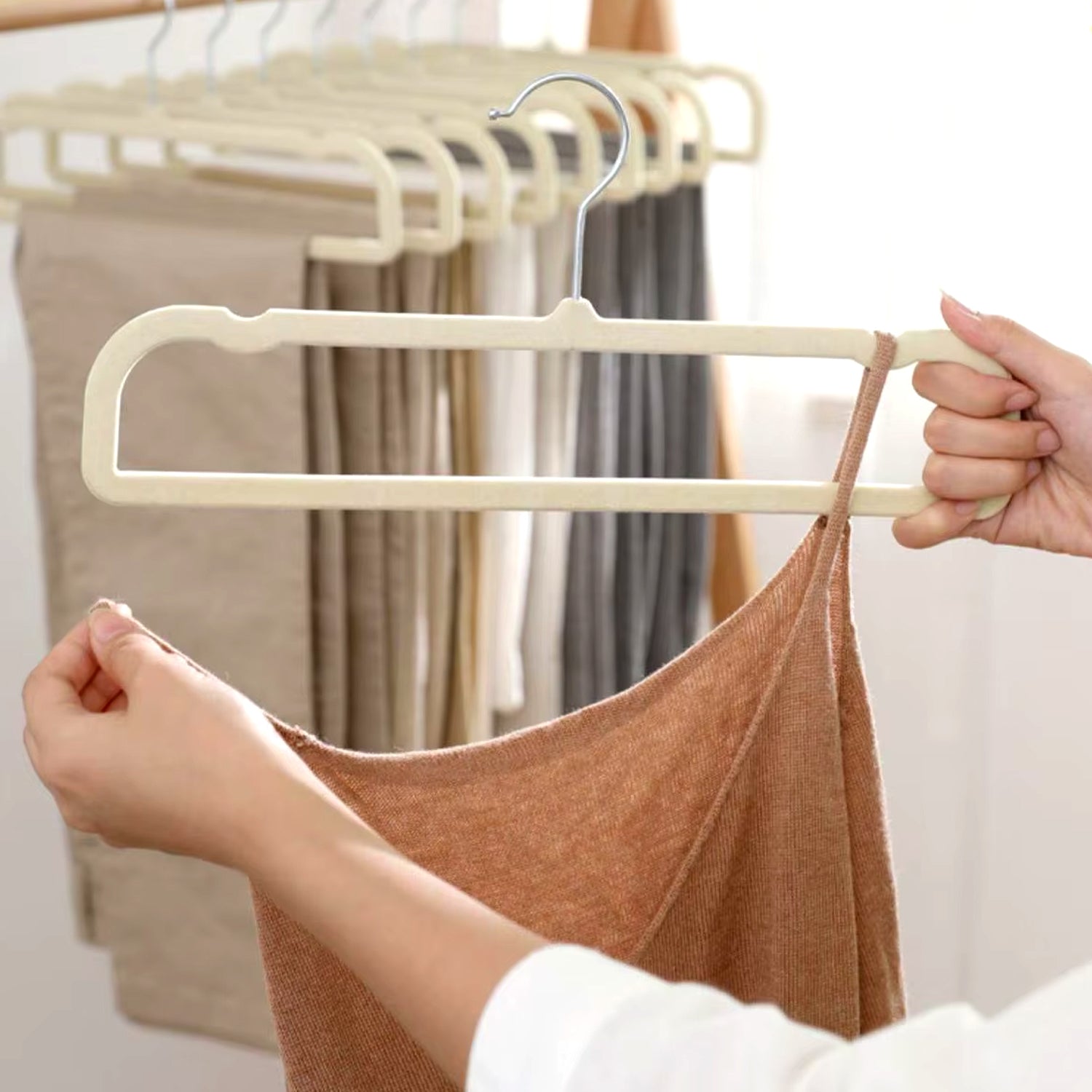 Premium Velvet Non-slip Cloth Hanger With Metal Hook (1 Pc)