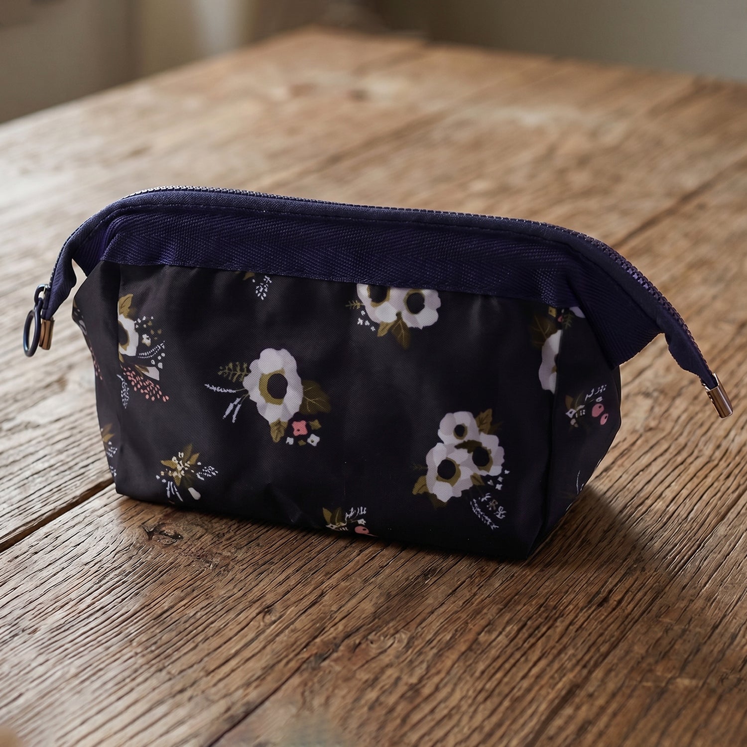 Stylish Multipurpose Cosmetic Storage Pouch Bag (1  Pc 18x12 Cm)