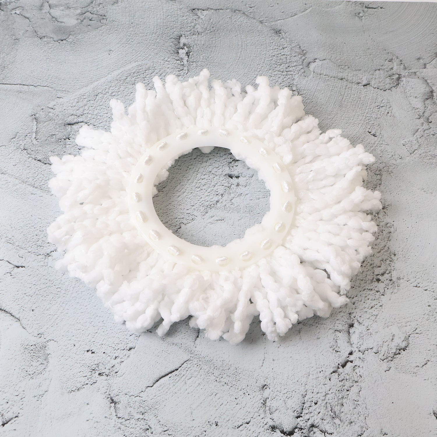 Durable 360° spin mop head refill designed for easy attachment