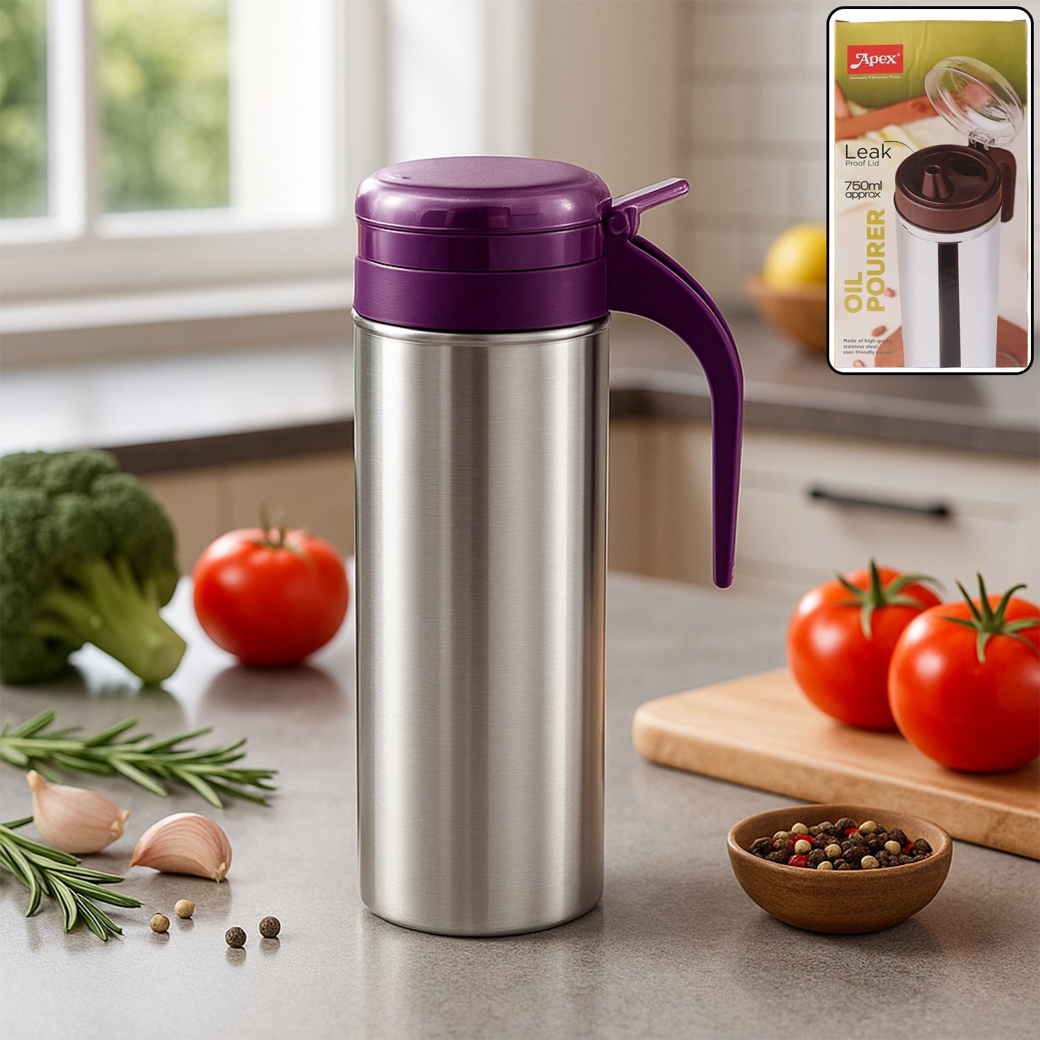 Front view of stainless steel oil pourer 750ml with anti-drip spout