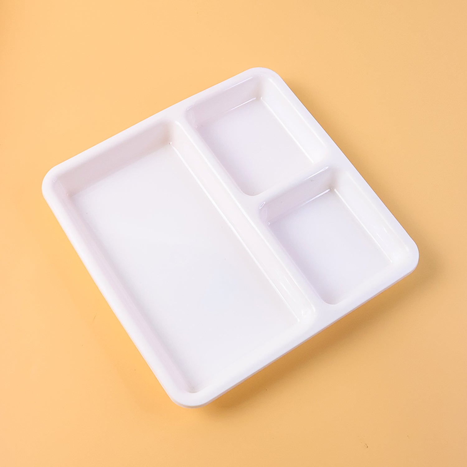 Plastic food plate featuring 3 compartments for meal separation