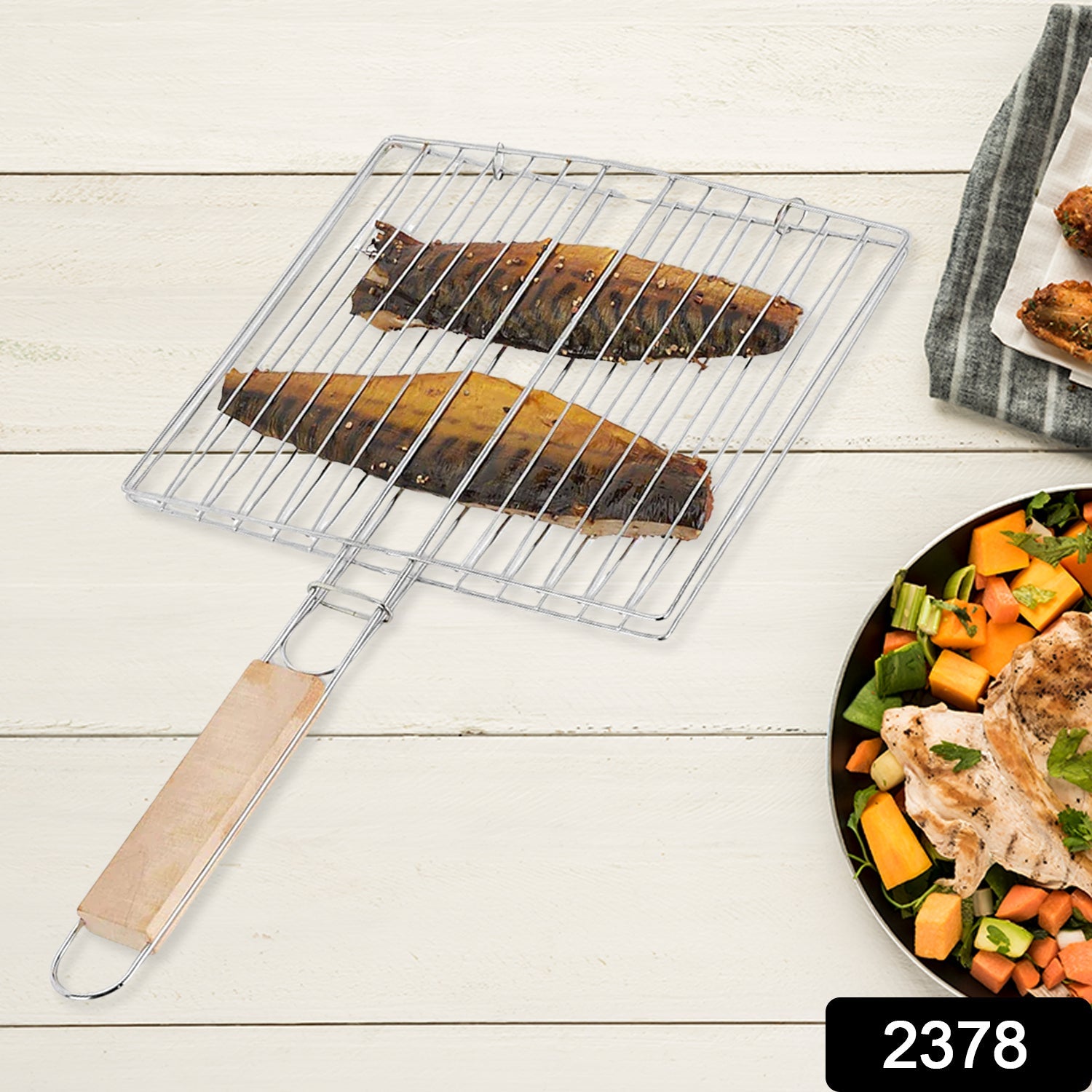 Detail view of the lockable grill grate and heat-resistant wooden handle.