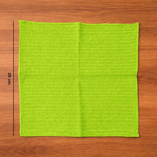 Set of 4 microfiber cleaning cloths for home and office use