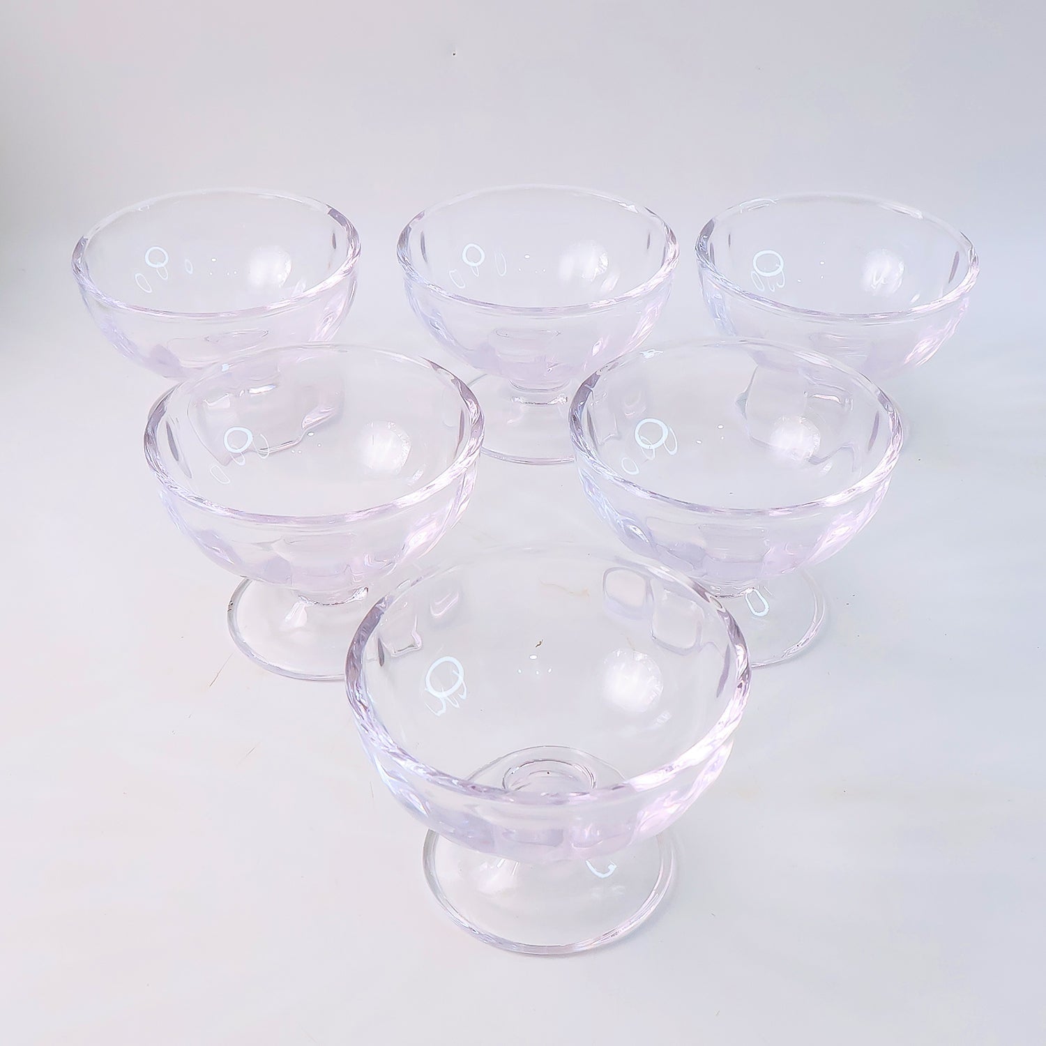 Crystal clear sundae glass dessert bowl enhancing dessert presentation